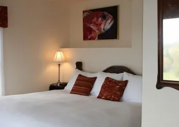 Rossmount Inn hotel thumbnail 7