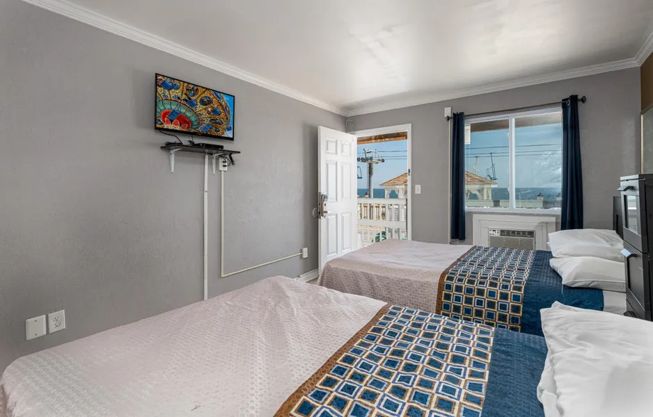 Boardwalk Hotel Charlee & Beach House Rentals hotel detail image 2