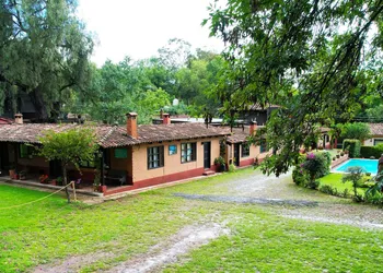 Villa Patzcuaro Garden Hotel & RV Park hotel thumbnail 6