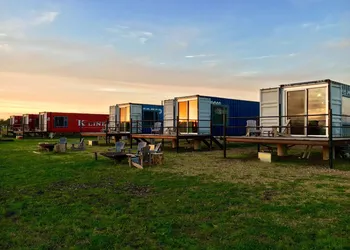 Flophouze Shipping Container Hotel hotel thumbnail 4