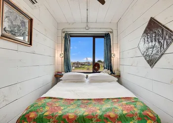 Flophouze Shipping Container Hotel hotel thumbnail 6