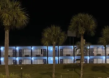American Inn and Suites hotel thumbnail 2