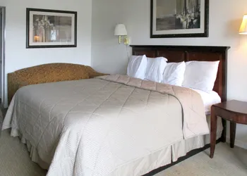 American Inn and Suites hotel thumbnail 6