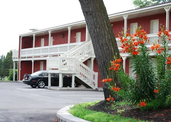Flying W Airport & Resort hotel thumbnail 2
