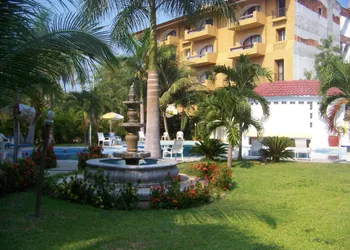 Hotel Plaza Huatulco Bungalows hotel thumbnail 2
