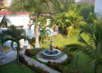 Hotel Plaza Huatulco Bungalows hotel thumbnail 3