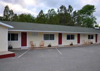 Gallagher's Travels Bar Harbor Motel & Cabins hotel thumbnail 2