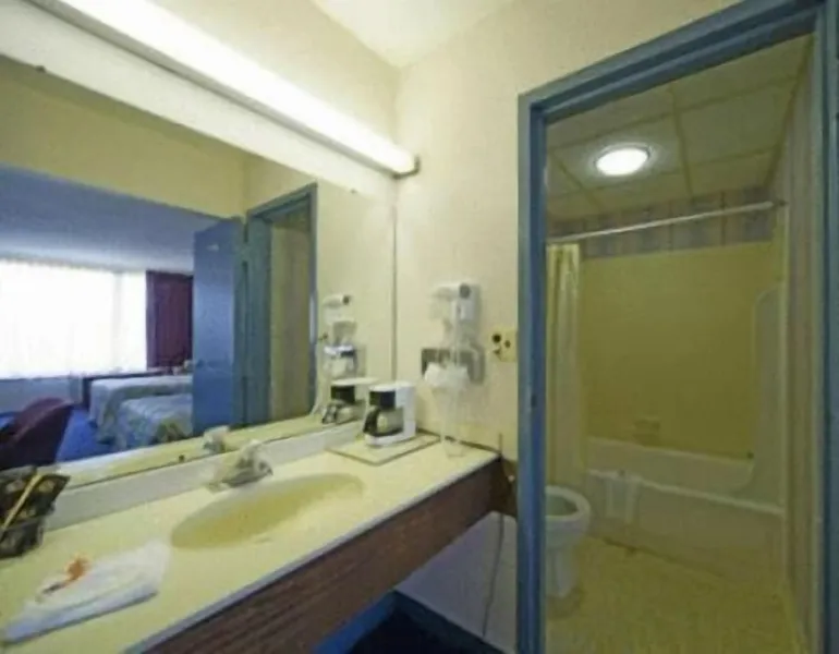 Express Airport Inn hotel detail image 6