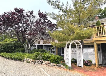 Salt House Inn hotel thumbnail 2