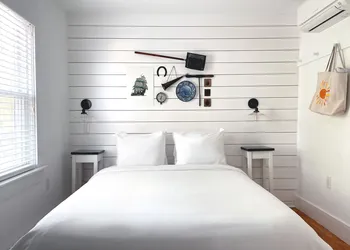 Salt House Inn hotel thumbnail 6