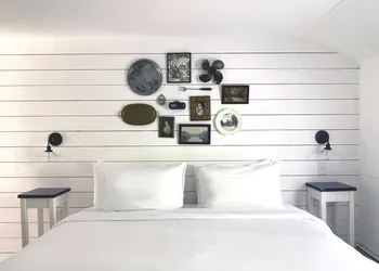 Salt House Inn hotel thumbnail 7