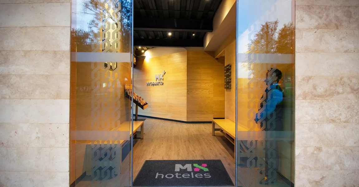 Hotel MX aeropuerto CDMX, Trademark Collection by Wyndham hotel detail image 2