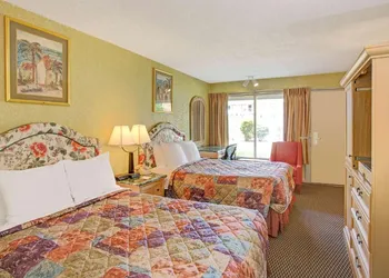 Charlotte Speedway Inn & Suites hotel thumbnail 3