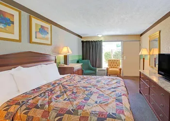 Charlotte Speedway Inn & Suites hotel thumbnail 5