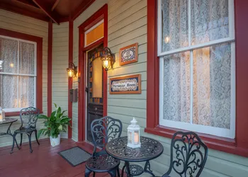 Victorian House Bed & Breakfast hotel thumbnail 2