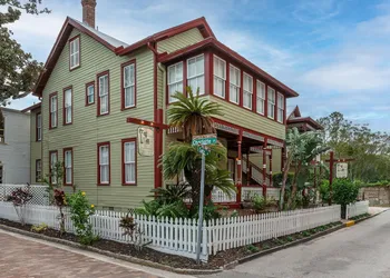 Victorian House Bed & Breakfast hotel thumbnail 5