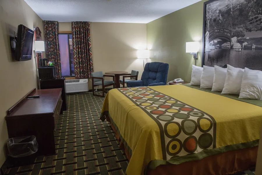 Econo Lodge Canton North hotel detail image 6