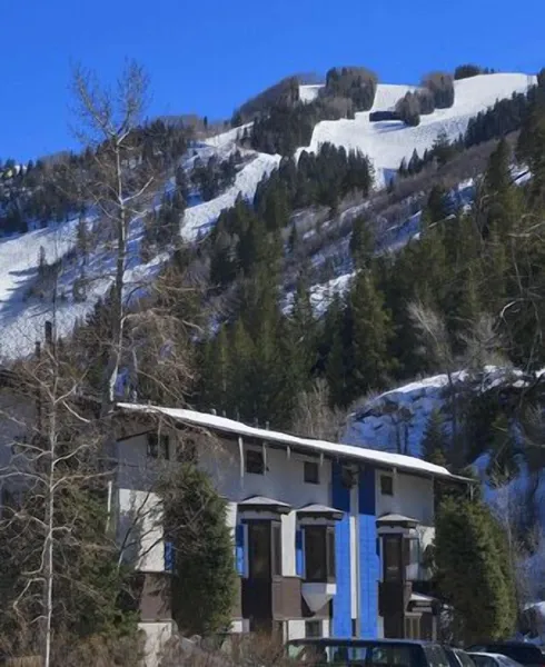 St. Moritz Lodge & Condominiums hotel detail image 2