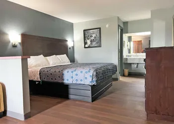 Red Carpet Inn & Suites hotel thumbnail 5