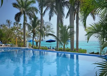 Hotel La Joya hotel thumbnail 3