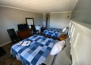 Pines Motel hotel thumbnail 7