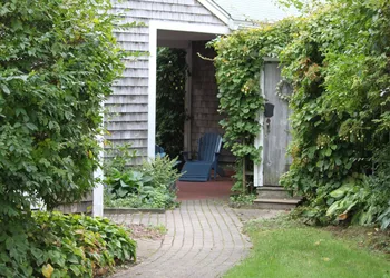 Allen Harbor Breeze Inn & Gardens hotel thumbnail 6