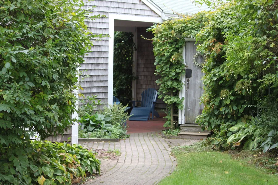 Allen Harbor Breeze Inn & Gardens hotel detail image 6
