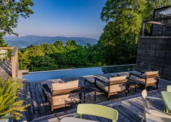 Fire Mountain Resort hotel thumbnail 3
