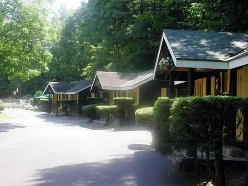 Amber Lantern Lake George Motel and Cottage Rentals hotel detail image 6