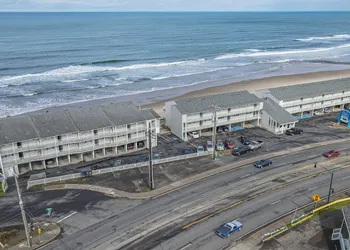 D Sands Rentals hotel thumbnail 5