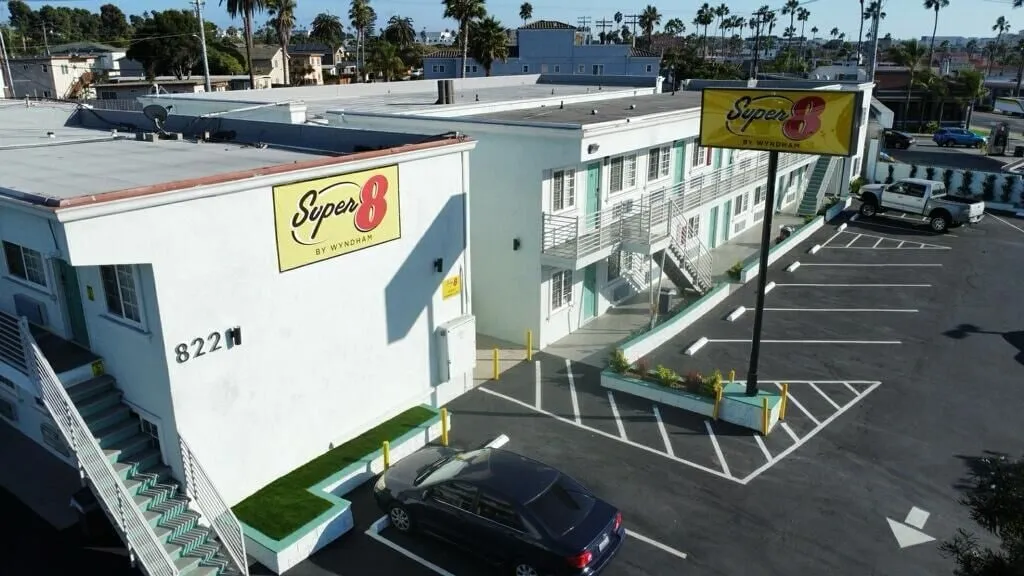 Super 8 by Wyndham Oceanside Downtown hotel detail image 2