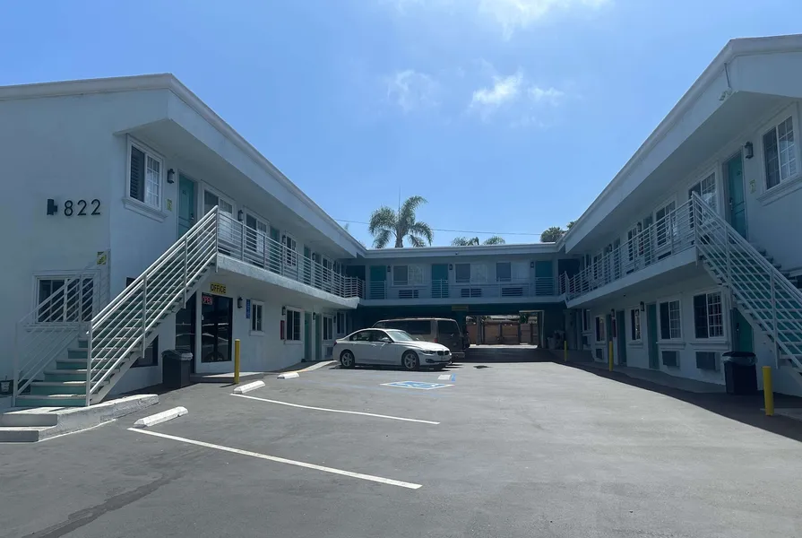 Super 8 by Wyndham Oceanside Downtown hotel detail image 6