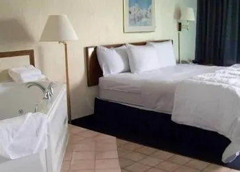 Ridge Crest Hotel hotel thumbnail 3