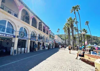 Catalina Courtyard Suites hotel thumbnail 3