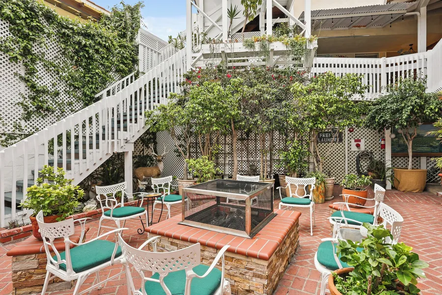 Catalina Courtyard Suites hotel detail image 6