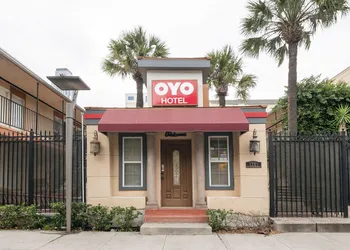 OYO Hotel & Apartments Houston Galleria hotel thumbnail 3