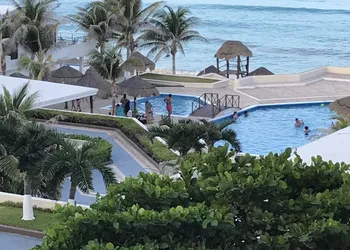 Suites Brisas Cancun hotel thumbnail 2