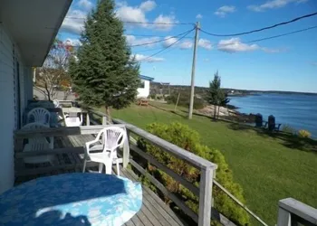 Baybreeze Restaurant and Motel hotel thumbnail 5