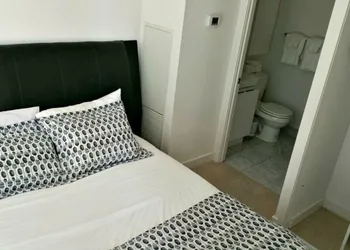 Pelicanstay at Rogers Centre hotel thumbnail 8