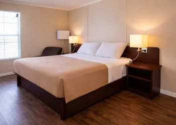 Shale Lodge Pleasanton hotel thumbnail 3