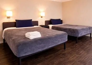 Shale Lodge Pleasanton hotel thumbnail 6