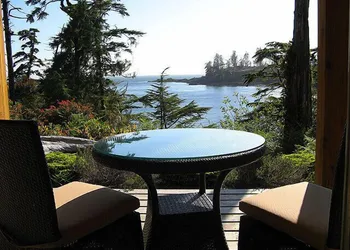 Reef Point Oceanfront B & B hotel thumbnail 6