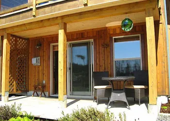 Reef Point Oceanfront B & B hotel thumbnail 7