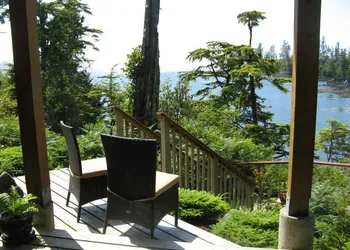 Reef Point Oceanfront B & B hotel thumbnail 8