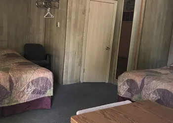 Coronado West Motel hotel thumbnail 2