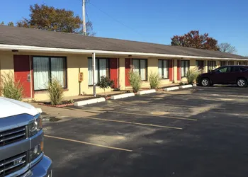 Town and Country Motel hotel thumbnail 2