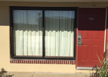 Town and Country Motel hotel thumbnail 4