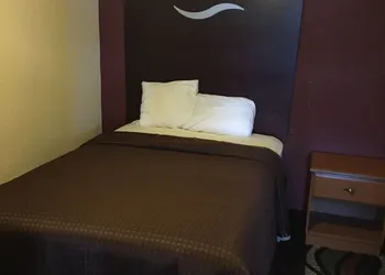 Town and Country Motel hotel thumbnail 6