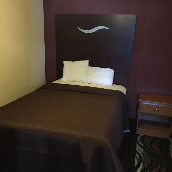 Town and Country Motel hotel detail image 6