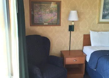 Town and Country Motel hotel thumbnail 8